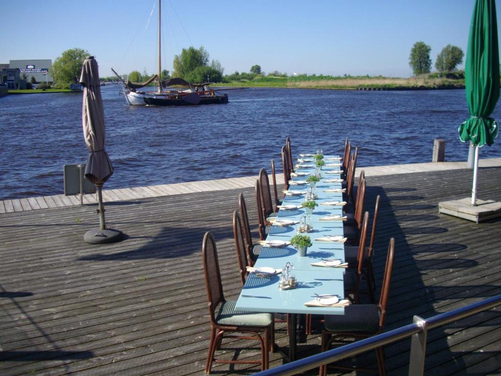 De Oude Schouw Hotell Jirnsum Exteriör bild