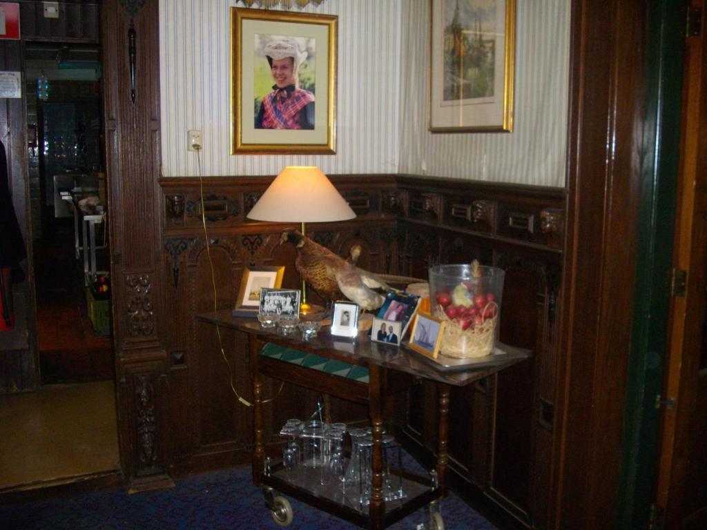 De Oude Schouw Hotell Jirnsum Exteriör bild