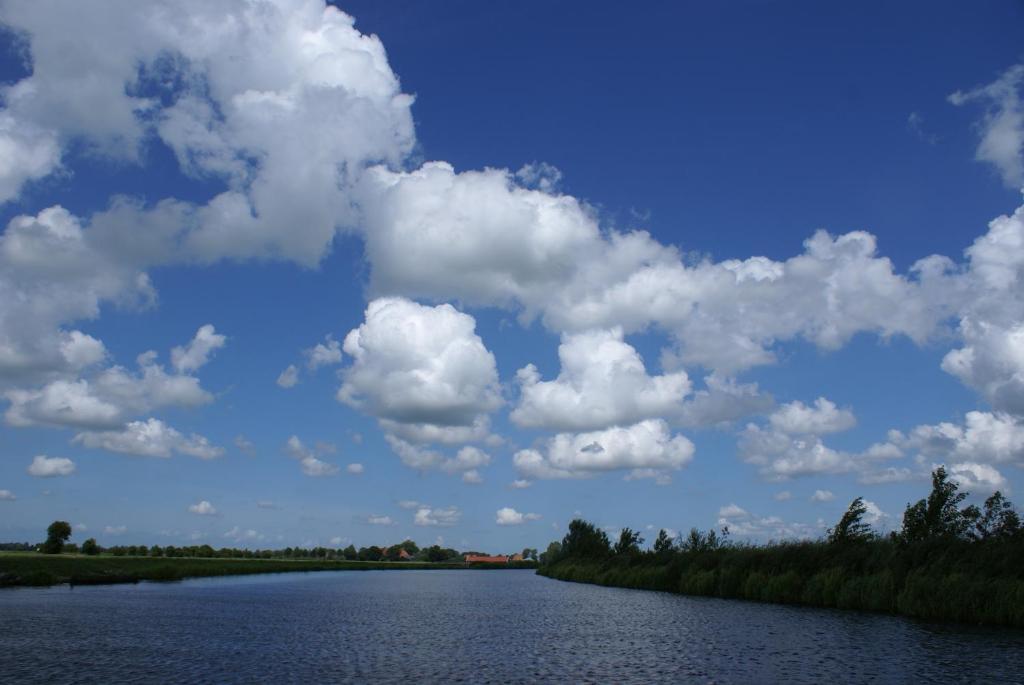 De Oude Schouw Hotell Jirnsum Exteriör bild