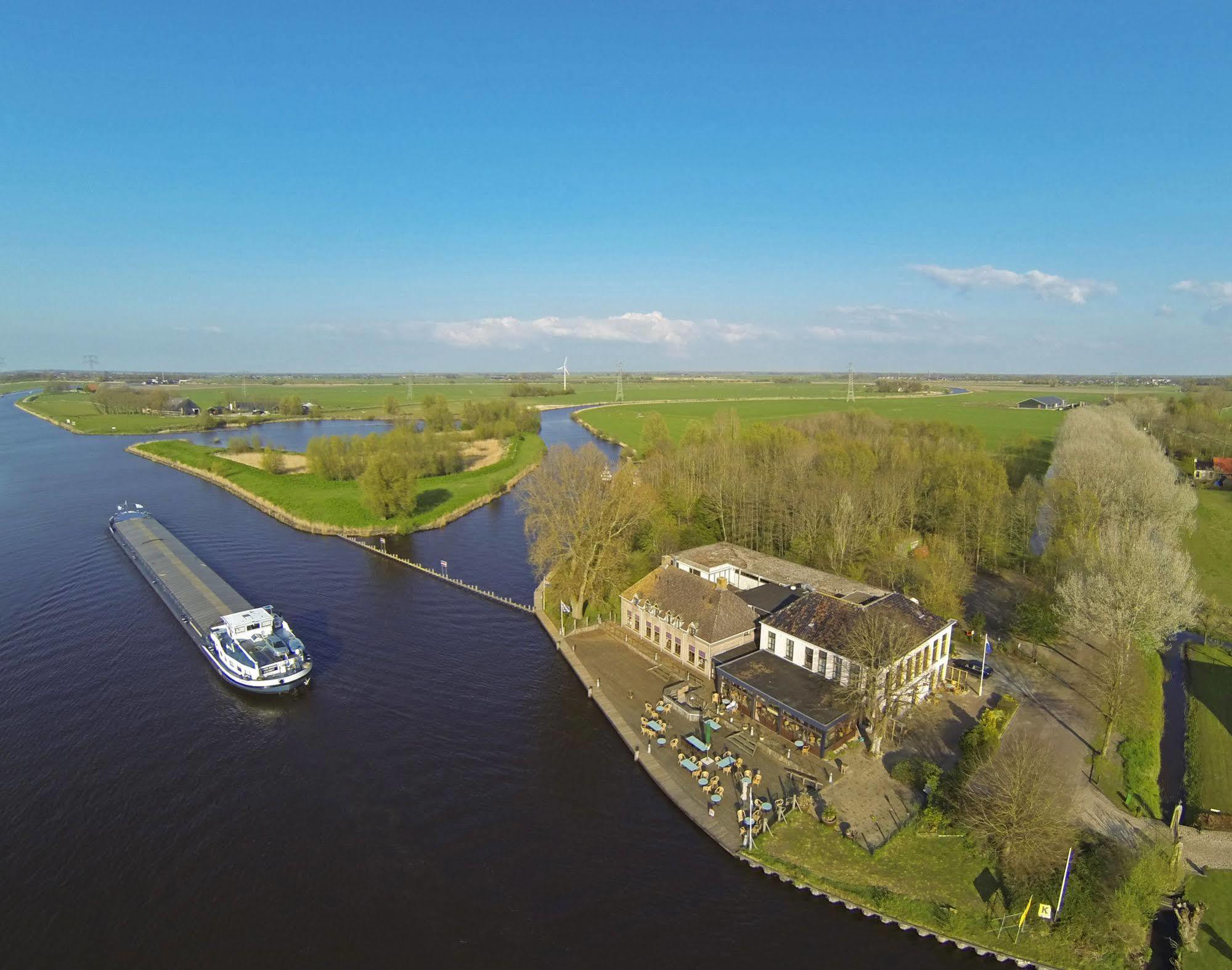 De Oude Schouw Hotell Jirnsum Exteriör bild
