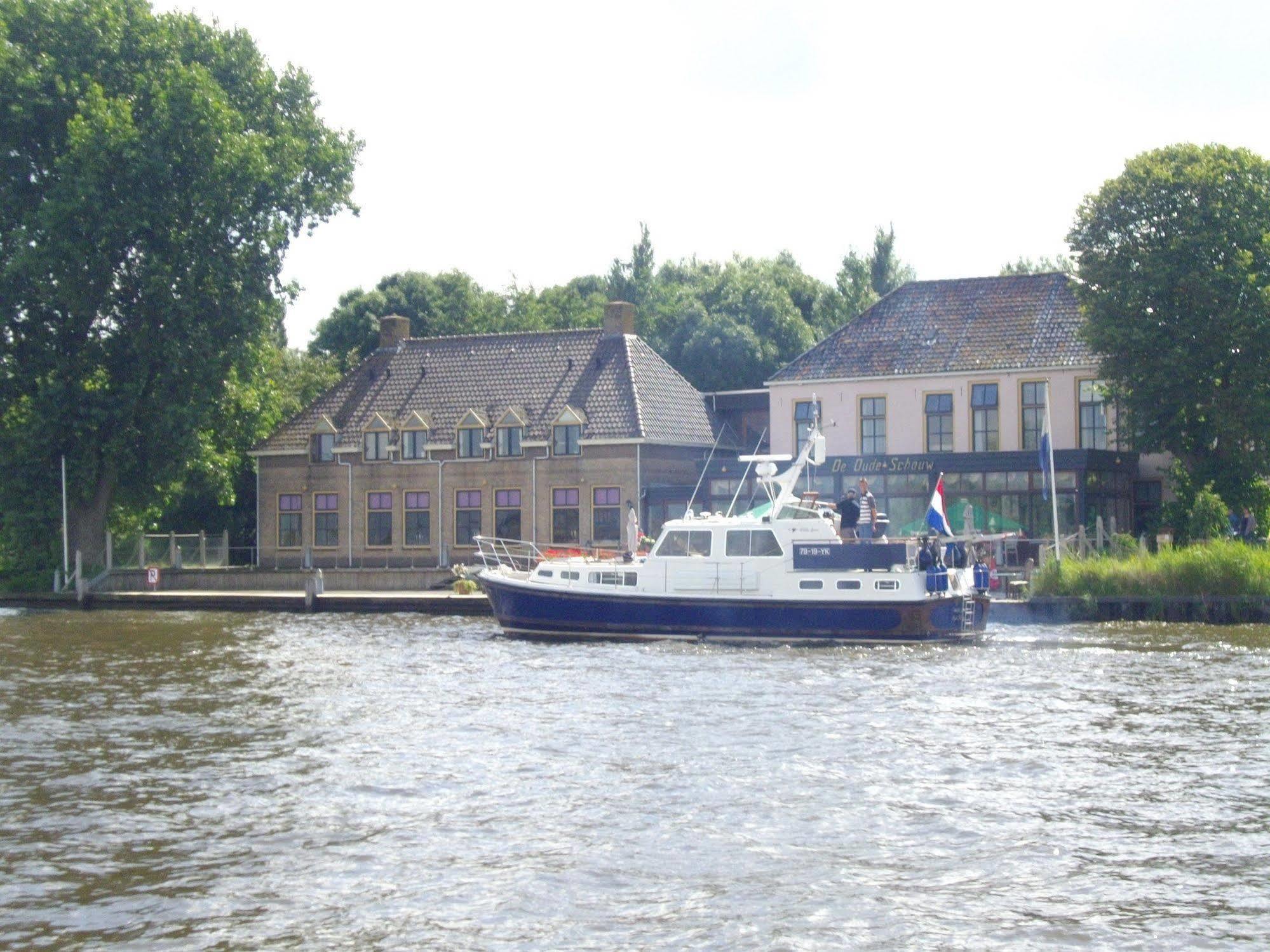 De Oude Schouw Hotell Jirnsum Exteriör bild