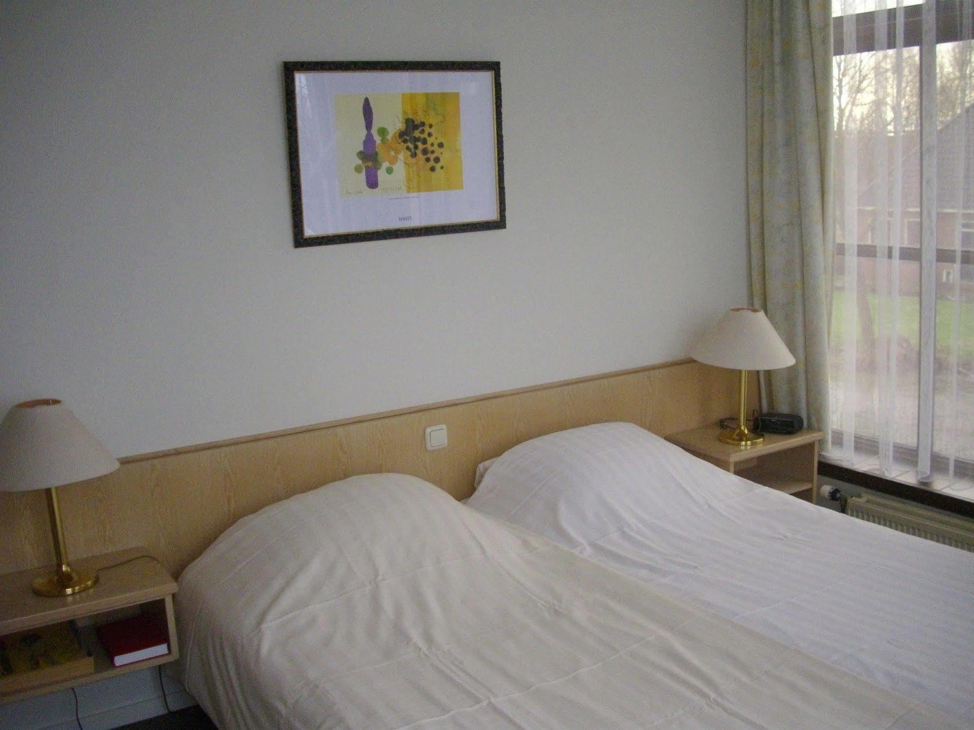De Oude Schouw Hotell Jirnsum Exteriör bild